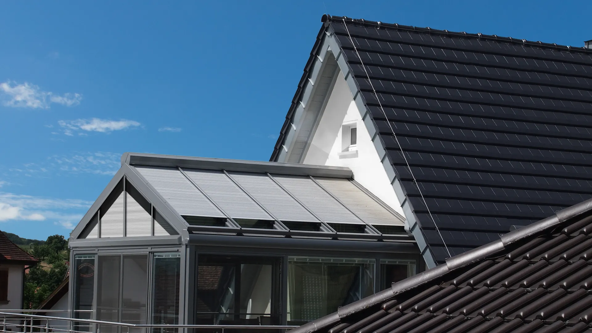 Modernes Einfamilienhaus mit Rollläden