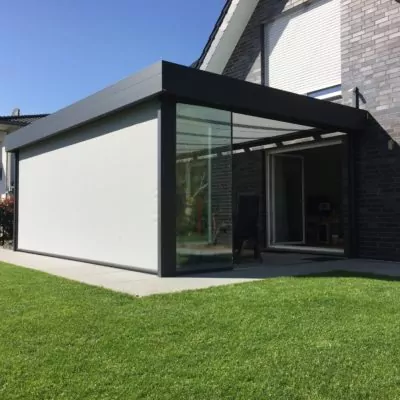 Terrassendach mit Unterbauelementen